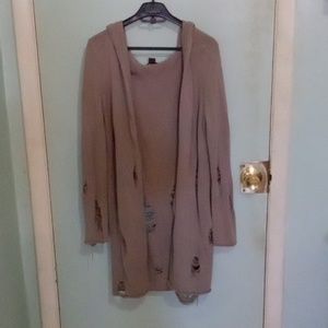 Selling a h&M sweater any questions please ask